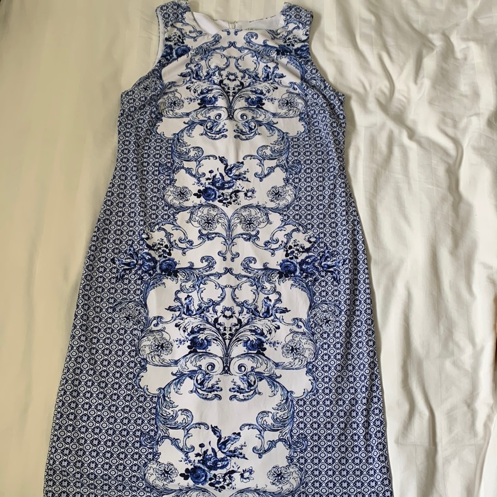 Cleo blue/white painted porcelain print lined jersey sheath dress EUC